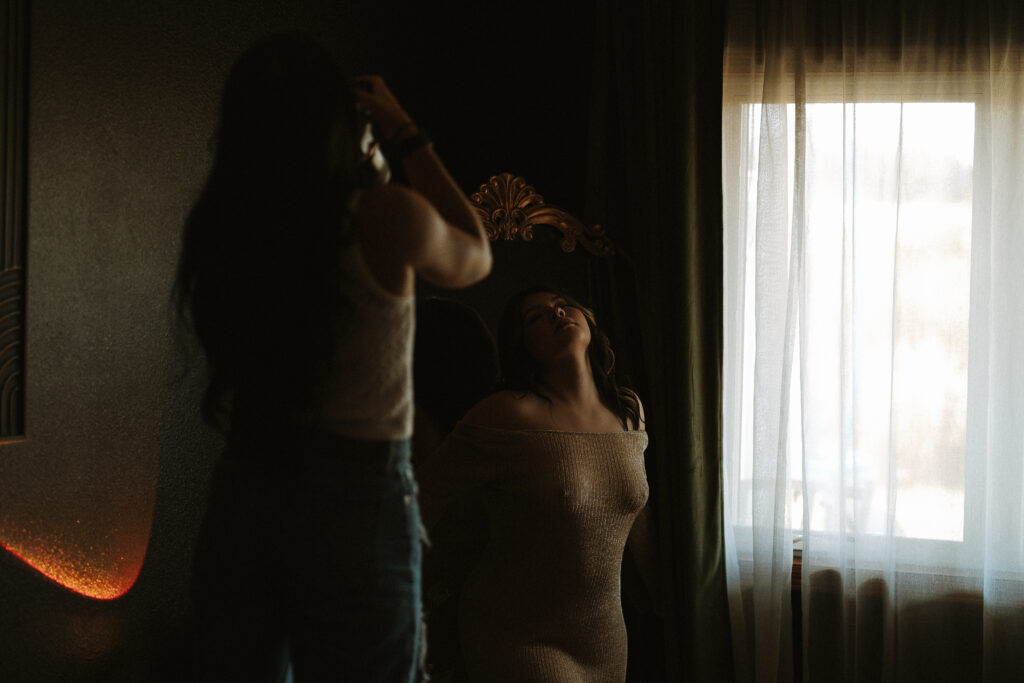 professional boudoir posing guidance showing how photographer captures client for flattering angles